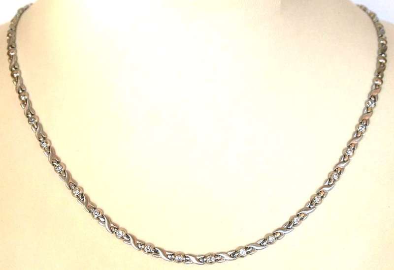 9k / 9ct white gold Necklace, simulated diamonds HIGH END. Ready for you. Last one!