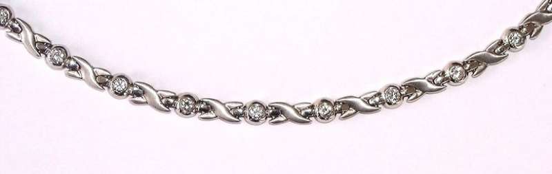 9k / 9ct white gold Necklace, simulated diamonds HIGH END. Ready for you. Last one!