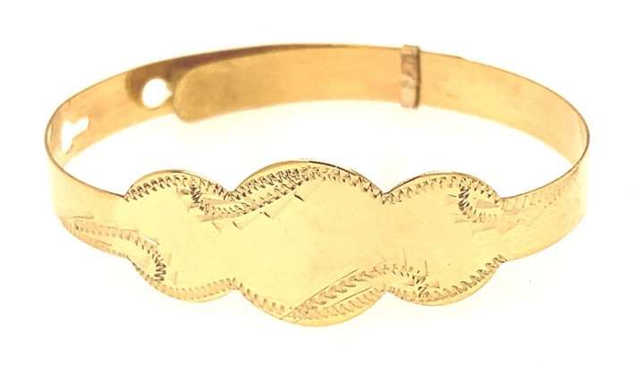 9k / 9ct gold baby / child keyhole BANGLE: scalloped, engraved, adjustable