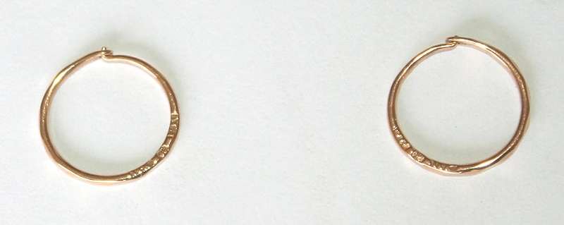 9k / 9ct rose gold hoop EARRINGS: facetted. Ready for you. Last pair!