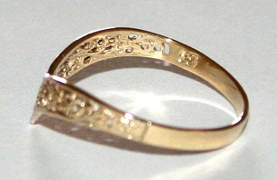 9k / 9ct gold Filigree Wishbone RING. Ready for you. Last one!