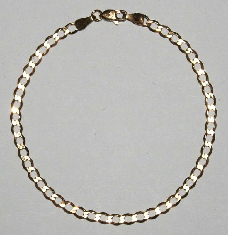 9k / 9ct gold Oval curb BRACELET: 3.4mm wide, 18.5cm. Ready for you. Last one!