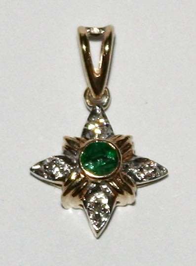 9k / 9ct gold, emerald and diamond star PENDANT. Ready for you. Last one!