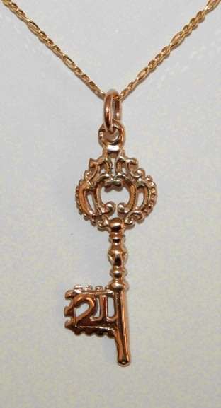 9k / 9ct gold 21st key Pendant / Charm. Ready for you. Last one!
