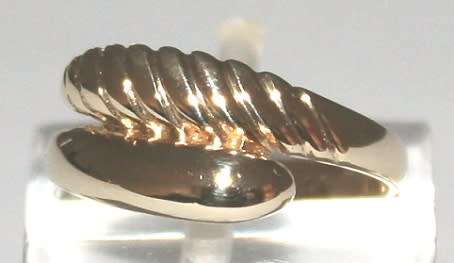 9k / 9ct gold crossover / snake RING, size G-. Ready for you. Last one!