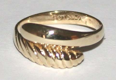 9k / 9ct gold crossover / snake RING, size G-. Ready for you. Last one!