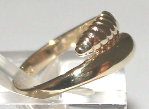 9k / 9ct gold crossover / snake RING, size G-. Ready for you. Last one!