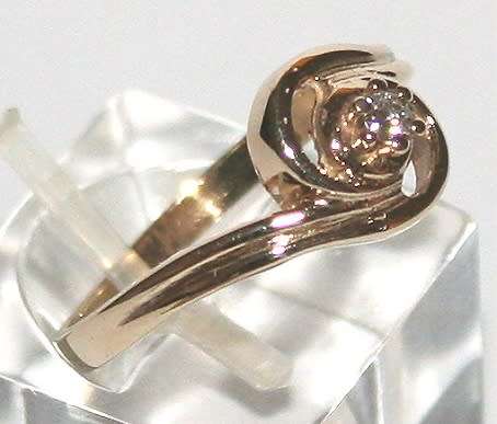 9k / 9ct gold CZ swirl RING, size N. Ready for you. Last one!