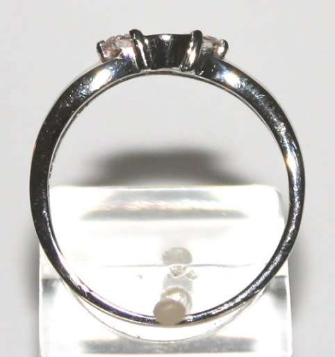 18k / 18ct white gold Trilogy CZ wave RING. Ready for you. Last one!
