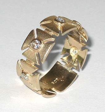 18k / 18ct gold 8mm BAND: diamonds, "Old Portuguese Cross". Size P, P-, Q, Q- or R