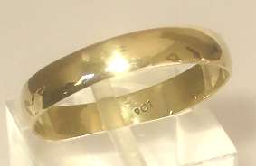 9ct gold Wedding Band / Ring, 4mm wide, half round. Size Q-R.