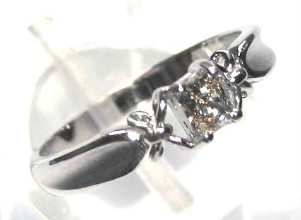 REDUCED MADLY - 0.25ct Radiant diamond RING: 18ct white gold, JCSA graded
