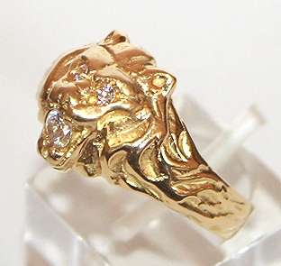 18ct gold Lion RING, simulated diamonds. Ready for you