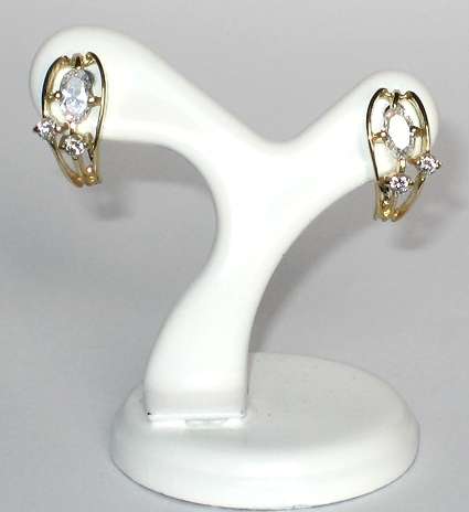 Earrings: simulated diamonds, 19.2k / 19.2ct Portuguese gold. Ready for you. Last pair!