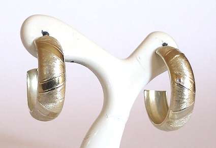 17mm Hoop Earrings: 9ct white gold