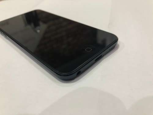 Apple iPod 5th Generation 64GB (Retina display) **BOXED**