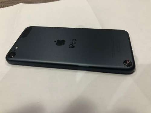 Apple iPod 5th Generation 64GB (Retina display) **BOXED**