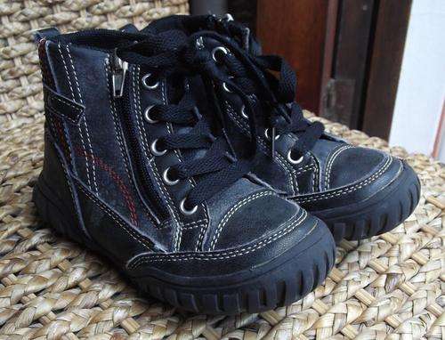 Black 'Funmates' takkies with laces and side zip for easy dressing, size 9, good condition