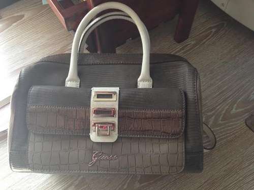 BRAND NEW GENUINE GUESS HANDBAG (tag still on)
