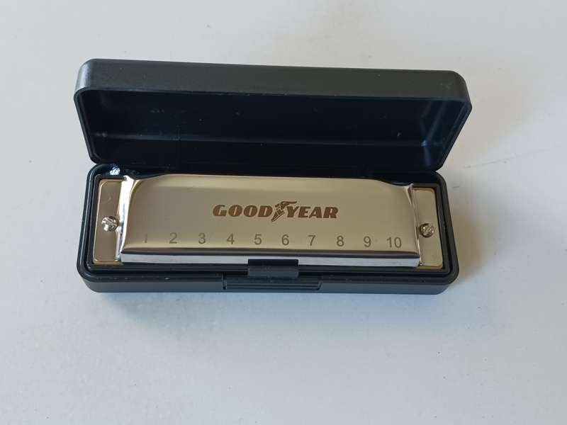 Harmonica in C  - Collectible with company name Good - Year on top. ( NM )