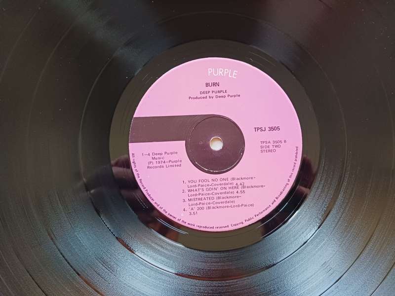 Deep Purple -  Burn  ( scarce 1974 SA released NM / M-  LP )