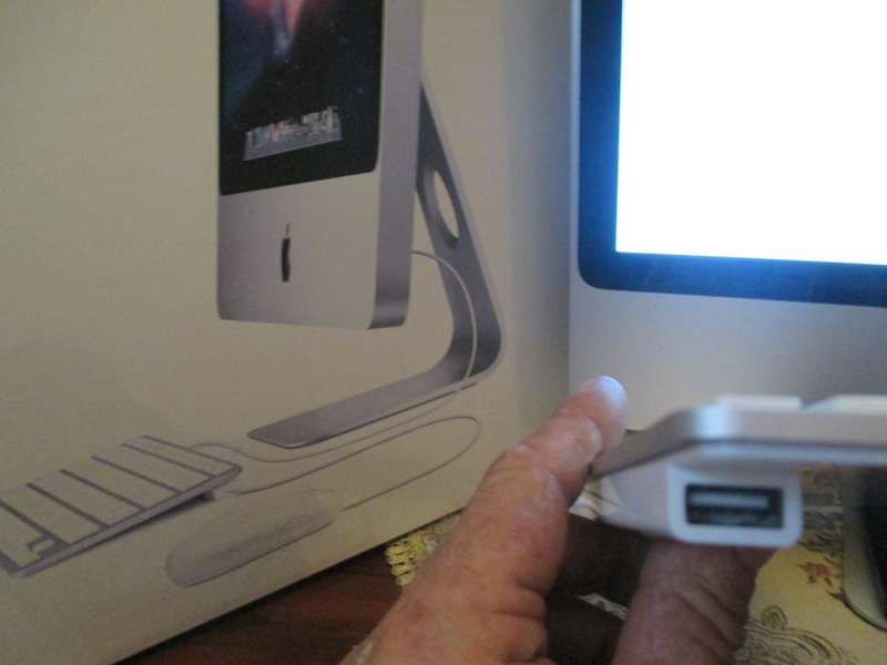 Apple iMac(9.1)  2.66ghz with Apple Keyboard and Bluetooth Apple Mouse. "Bargain Priced to Sell"