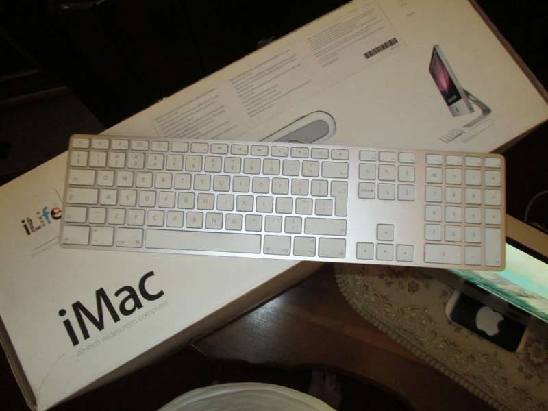 Apple iMac(9.1)  2.66ghz with Apple Keyboard and Bluetooth Apple Mouse. "Bargain Priced to Sell"