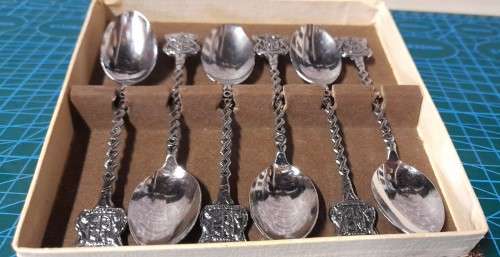 Lovely Vintage Limited Edition Set of Tea Spoons in very Good Condition.