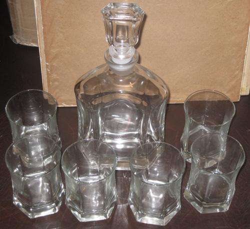 WHISKEY GLASS DECANTER WITH 6 WHISKEY GLASES