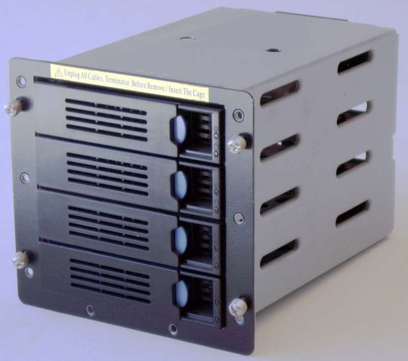 Chenbro Hot Swap cage for 4 x SCSI Hard Disk