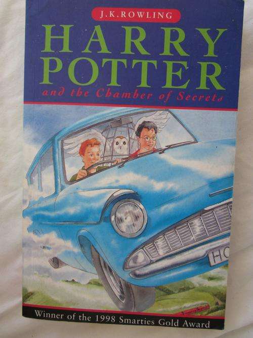 Harry Potter and the Chamber of Secrets- JK Rowling - softcover