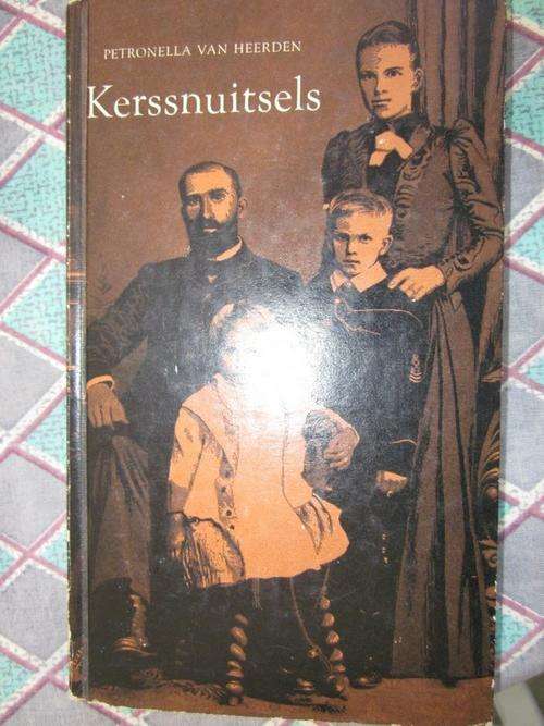 Kerssnuitsels -Petronella van Heerden