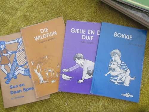 4 X Kinderboekies- skoolstempels in boekies
