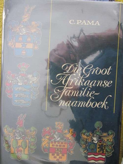Die Groot Afrikaanse Familienaamboek- C Pama- stofomslag effe verweerd