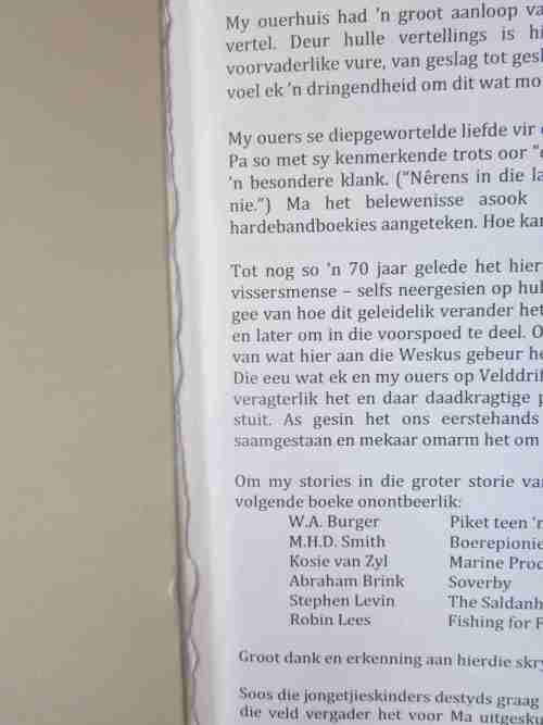 Velddrif se Stories- Lokkie van Zyl- voorste skutbladsye is uitgeskeur,klein vlekkie rugkant voor bo