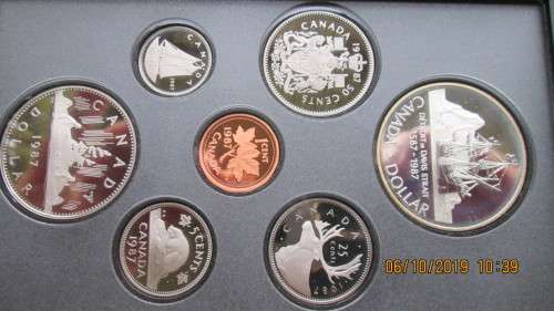 COLLECTIBLE 1987 CANADIAN PROOF SET (SILVER DOLLAR) PLEASE LOOK....