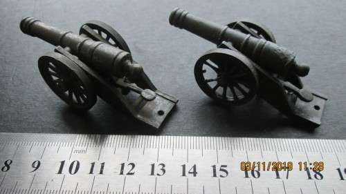 WOW..COLLECTIBLE PAIR OF OLD MINIATURE CAST METAL CAP CANONS !!!!!... PLEASE LOOK!!