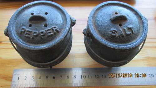 BRAAI TIME MINIATURE ATLAS CAST IRON POTJIE POTS "SALT AND PEPPER"