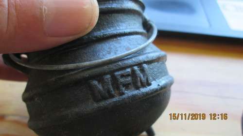 BRAAI TIME MINIATURE ATLAS CAST IRON POTJIE POTS "SALT AND PEPPER"