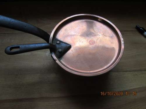 19TH CENTURY COPPER SAUCEPAN WITH LIDCondition as per images
