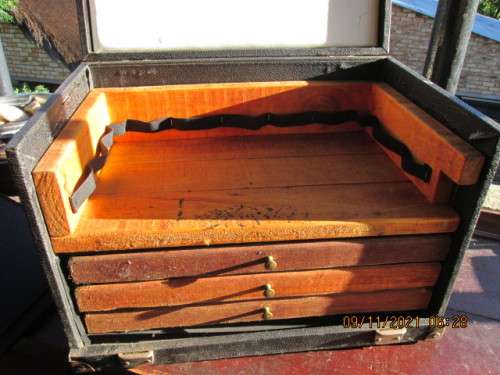 AMAZING..FIELD SAMPLE COLLECTORS CASE...PLEASE SEE PICS