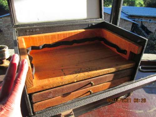 AMAZING..FIELD SAMPLE COLLECTORS CASE...PLEASE SEE PICS