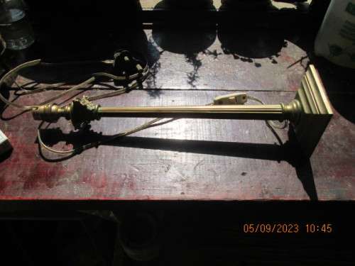 VINTAGE SOLID BRASS CORINTHIAN LAMP (HEAVY)