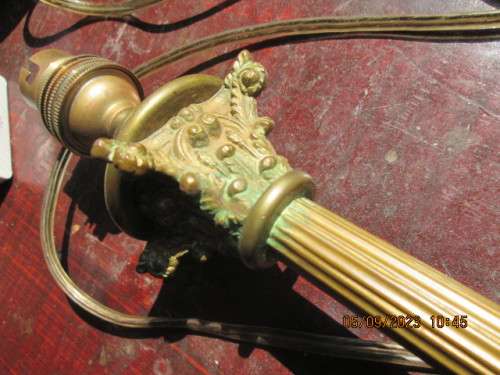 VINTAGE SOLID BRASS CORINTHIAN LAMP (HEAVY)