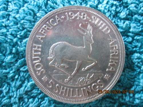 NICE 1948 CROWN/5 SHILLING 80% SILVER IN CAPSULE