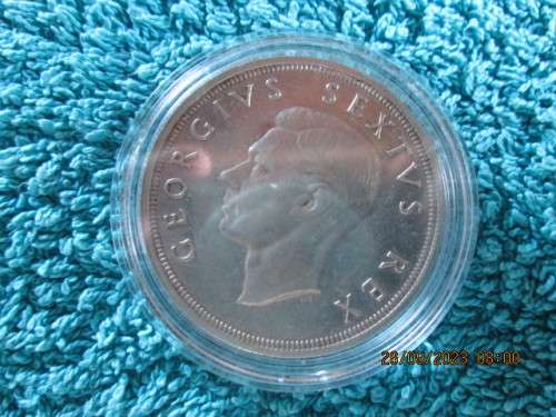 NICE 1948 CROWN/5 SHILLING 80% SILVER IN CAPSULE