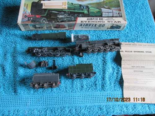 VINTAGE AIRFIX MODEL TRAIN ..PLEASE SEE