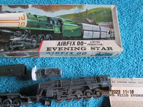 VINTAGE AIRFIX MODEL TRAIN ..PLEASE SEE