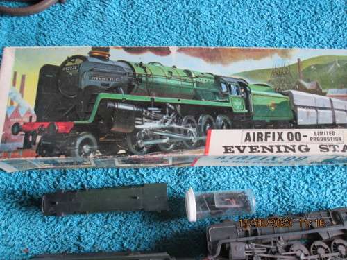 VINTAGE AIRFIX MODEL TRAIN ..PLEASE SEE