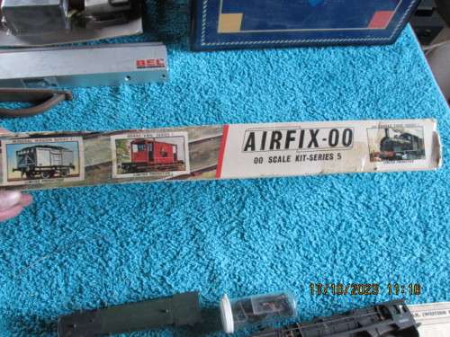 VINTAGE AIRFIX MODEL TRAIN ..PLEASE SEE
